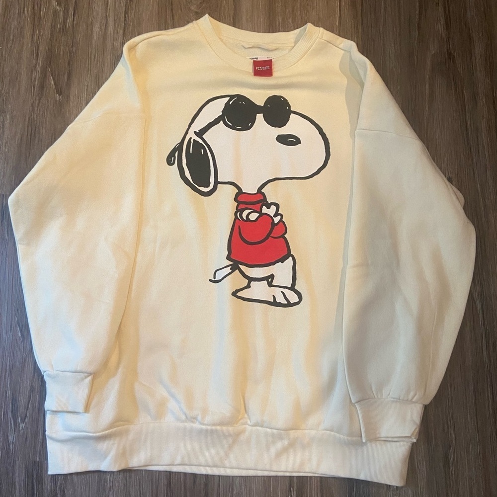 Peanuts Cream Sweater with Snoopy in Red with pockets